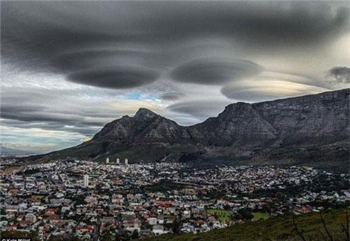 Thực hư câu chuyện "UFO" ghé thăm Nam Phi