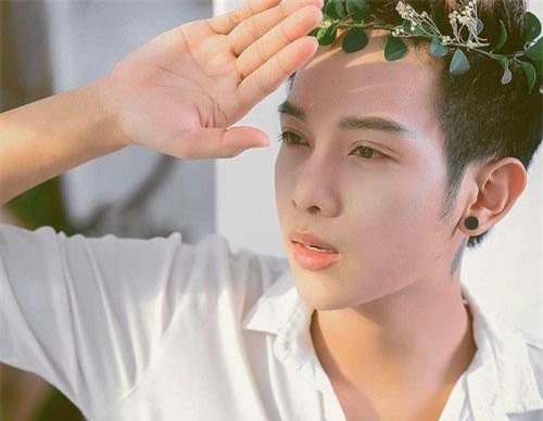 "Đập mặt đi xây lại" chàng trai 9X đẹp tựa sao Hàn Quốc