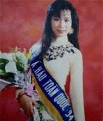 chuyen tinh 10 nam khong thanh cua mc giau nhat vbiz va a hau viet nam 1994 hinh anh 2