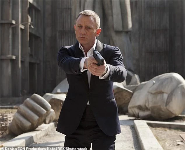 daniel craig bi chan thuong o mat ca chan, phai tri hoan quay bond 25 hinh 1