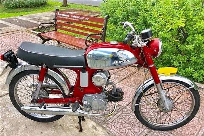 Sau khi đã chinh phục toàn Thế giới với những chiếc Super Cub, Honda đã bắt đầu đem công thức thành công của dòng underbone này để tạo ra những chiếc môtô khung backbone dáng "ôm bình" thực thụ. Mẫu x e máy Honda 67 đình đám là một trong số đó.