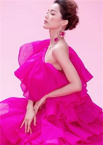 Hạ Vi xinh đẹp tuyệt trần sau 2 năm chia tay Cường Đô la - Hình 2 Ha Vi xinh dep tuyet tran sau 2 nam chia tay Cuong Do la-Hinh-2