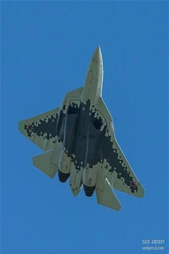  Đáng kể nhất và đáng trông mong nhất sẽ là màn bay biểu diễn mạo hiểm của 4 chiếc tiêm kích tàng hình Su-57 tại triển lãm. Ảnh: SAID Aminov
