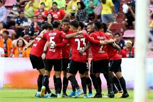 Muangthong United giành chiến thắng hủy diệt trước Suphanburi