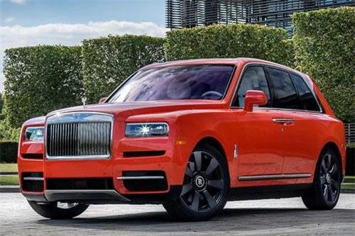 Nhà sưu tập xe hơi Michael Fux vào cuối tuần qua đã nhận được chiếc SUV siêu sang Rolls-Royce hàng thửa Bespoke thứ 12 của mình tại lễ hội The Quail. Đó là một chiếc siêu SUV Rolls-Royce Cullinan đặc biệt, với màu sơn Cam mang tên chính ông: Fux Orange.