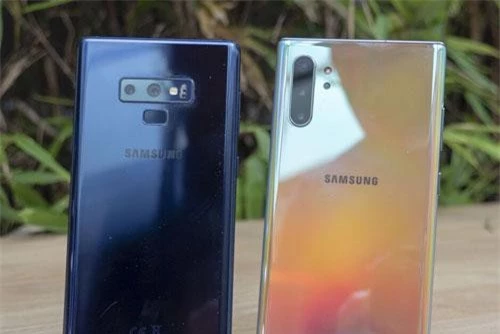 Galaxy Note 9 (trái) và Galaxy Note 10 Plus.