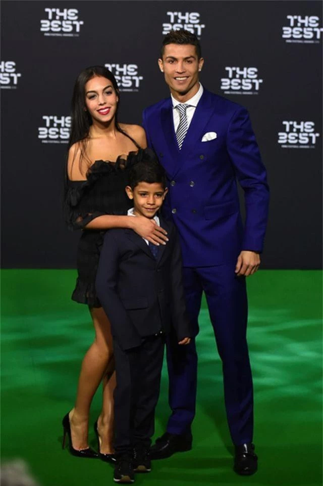 Tự nhận sống “không dễ dàng, Georgina Rodríguez quyết không rời bỏ C.Ronaldo - 1