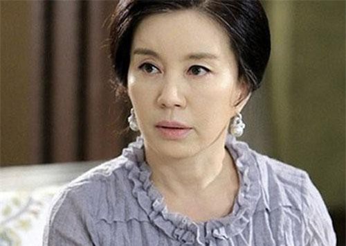 Đang hạnh phúc chồng bỗng đòi ly hôn, tôi giận tím người khi biết sự thật về mẹ đẻ