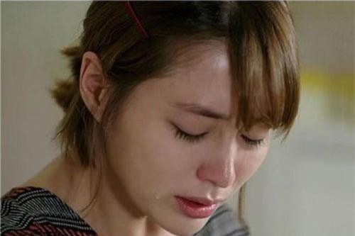 Đột ngột về nhà, gặp khách là quý bà lớn tuổi, tôi phát hiện bí mật đau lòng của anh trai