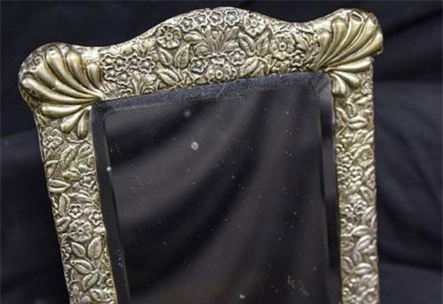 Câu chuyện rùng rợn xung quanh chiếc gương 'ma ám' của thuyền trưởng tàu Titanic