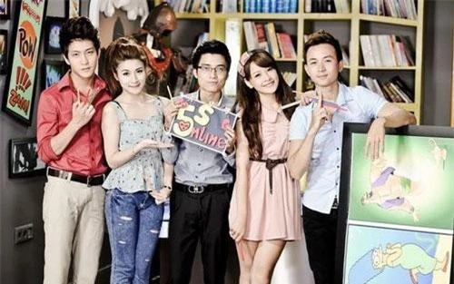 5S Online là phim sitcom xoay quanh câu chuyện của nhóm bạn làm chung văn phòng, phát sóng lần đầu vào năm 2012. Ngay từ khi mới xuất hiện, bộ phim đã nhanh chóng được giới trẻ yêu thích. Sau 7 năm, dàn diễn viên chính của 5S Online đã có nhiều thay đổi lớn về sự nghiệp lẫn cuộc sống.