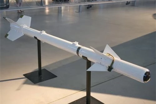 Tên lửa không đối không tầm ngắn Vympel K-13. Ảnh: Wikipedia.