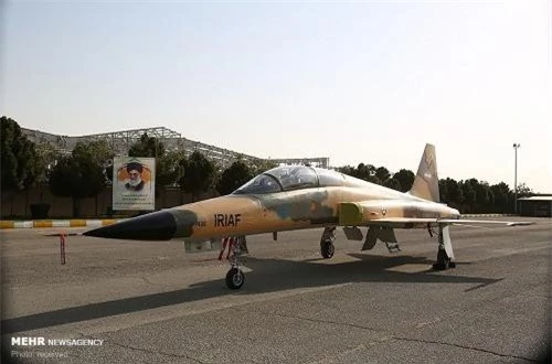 Trước đó, vào tháng 6, Bộ trưởng Quốc phòng Iran - tướng Amir Hatami tuyên bố rằng nước này có kế hoạch tăng cường sản xuất máy bay Kosar. Ảnh: MEHR