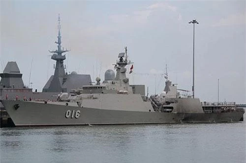 Trong quá trình tham dự triển lãm quốc phòng hàng hải quốc tế IMDEX 2019 ở Singapore. Tàu hộ vệ tên lửa 016 Quang Trung đã nhận được sự quan tâm đặc biệt của giới quân sự các nước, nhà phân tích và phóng viên quốc tế. Ảnh: MDC.
