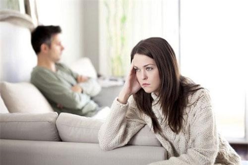 Với tôi, chồng chỉ cần mang tiền về nuôi con thế là đủ