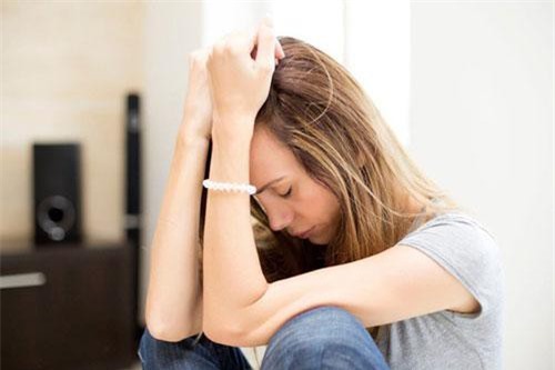 Mẹ chồng hay kể về 'tình cũ' của con trai cho tôi