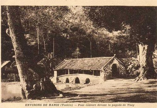 Hình độc về những cây cầu ngói Việt Nam một thế kỷ trước