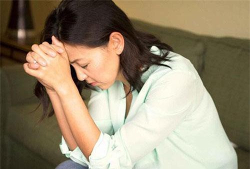 Tha thứ cho chồng ngoại tình nhưng lòng như vạn mũi kim đâm