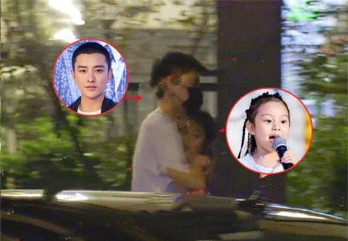 Hậu ly hôn Lý Tiểu Lộ, Giả Nãi Lượng một mình đón con đi chơi, đặc biệt chú ý là biểu cảm của bé Điềm Hinh