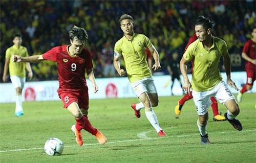 Công Phượng hay Văn Toàn ai sẽ đá chính ở cuộc đấu với Thái Lan?