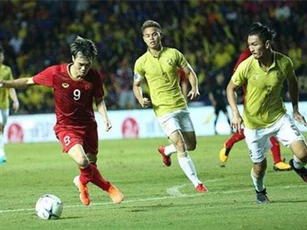 Công Phượng hay Văn Toàn ai sẽ đá chính ở cuộc đấu với Thái Lan?