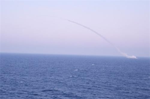 Hoành tráng cảnh tàu ngầm Kilo 636 phóng tên lửa hành trình Kalibr