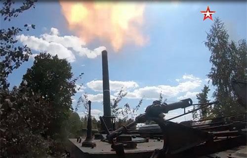 CLIP HOT (27/8): Nga khoe màn thử nghiệm cối tự hành uy lực nhất thế giới khiến đối thủ e dè, ‘choáng ngợp’ với sắc vóc của siêu mẫu khiến Justin Bieber 'điên đảo'