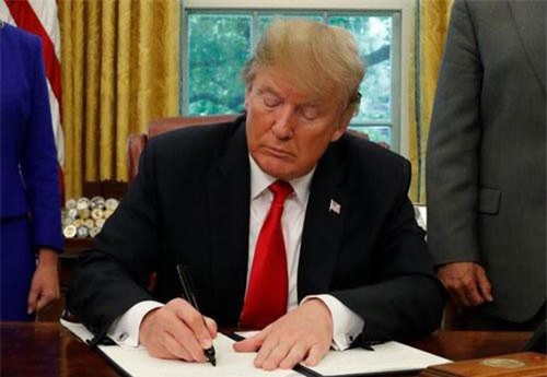 Gần 20 bang của Mỹ kiện ông Trump vì giam giữ vô thời hạn trẻ di cư