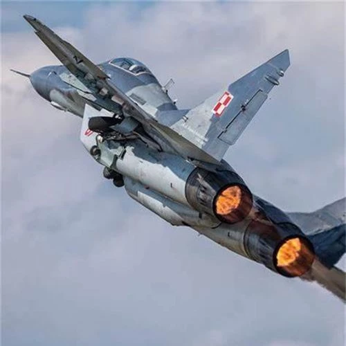 Ty phu dong sang lap Microsoft rao ban... tiem kich MiG-29-Hinh-10