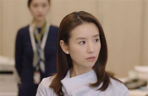 Rời tòa, gia đình chồng cũ lao vào xỉa xói tôi thậm tệ, tôi im lặng đưa một tờ giấy ra khiến họ nhìn nhau ê mặt