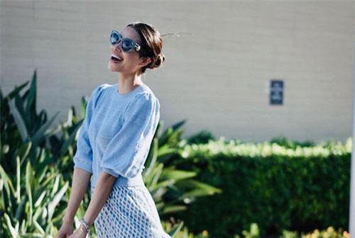 Hậu bị chê trình tiếng Anh, Phạm Hương đã "sướng rân" vì được khen đẹp như Angelina Jolie khi thả dáng thướt tha tại Mỹ