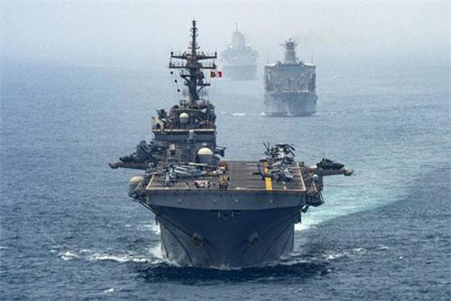 Tại sao Mỹ lại ‘xích’ xe thiết giáp LAV-25 vào sàn tàu đổ bộ?