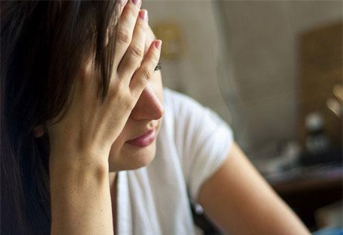 Mẹ chồng mới qua đời một thời gian ngắn mà bố chồng tôi đã có ý định tái hôn, tôi và chồng nằng nặc phản đối cho tới khi nghe được sự thật choáng váng