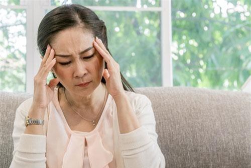 Thấy con gái xanh xao vàng vọt, tôi sốt ruột đưa con đi khám nhưng khi biết nguyên nhân thật sự thì tôi sốc đến mức phải nhập viện cấp cứu