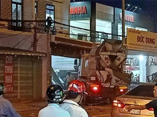 Long An: Xe bồn tông hàng loạt phương tiện, 2 người tử vong