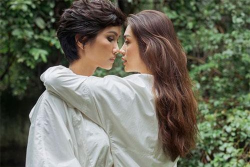 Hoa hậu H’hen Niê và Lệ Hằng lại tung ảnh “tình tứ”