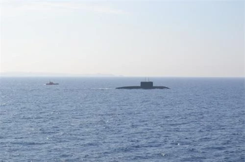 Hải quân Algeria hiện sở hữu hạm đội tàu ngầm mạnh nhất Tây Địa Trung Hải với 2 tàu ngầm Kilo 877EKM kiểu cũ và 4 tàu ngầm 636.1 và 636.3 thế hệ mới. Ảnh: Dambiev