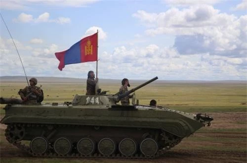 Theo Wikipedia, toàn Lực lượng Vũ trang Mông Cổ là 35.000 người thì riêng Lục quân Quân đội Mông Cổ chiếm 30.000 người, phần còn lại là các binh sĩ không quân. Ảnh: dambiev
