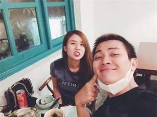 Bà xã Hoài Lâm khoe khoảnh khắc hạnh phúc kỷ niệm 8 năm ngày yêu, chỉ một lời nhắn đơn giản cũng làm bao người ngưỡng mộ!