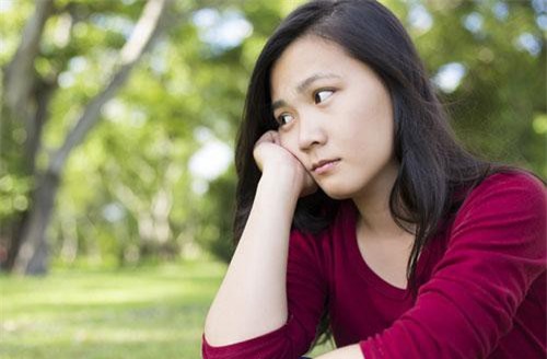 Lần đầu ra mắt mẹ chồng chị dâu tương lai mặc chiếc váy hai dây trễ nải, tôi "sốc"  với phản ứng bất ngờ từ mẹ