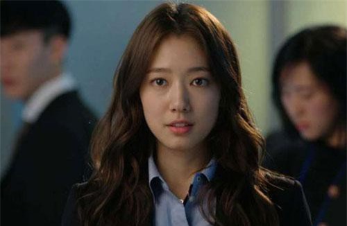 Tôi thấy như bị theo dõi mỗi lần vào phòng trọ của bạn trai, cuối cùng bí mật được bật mí trong một đêm tắt điện