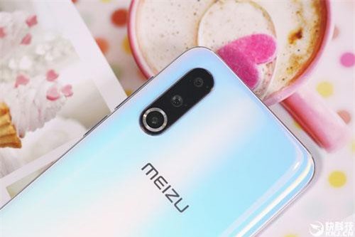 Smartphone chip Snapdragon 855 Plus, RAM 8 GB, 3 camera sau, giá siêu sốc