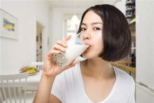 Sữa tươi có thể làm giảm hiệu quả của một số loại thuốc (Ảnh minh họa)
