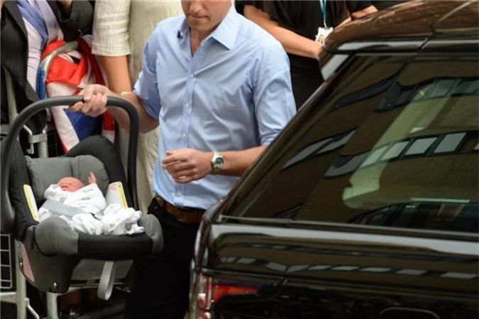 Prince-George-incorrectly-buckled-his-car-seat-left