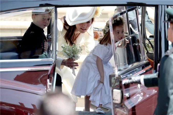 Princess-Charlotte-Prince-George-traveled-back-seat