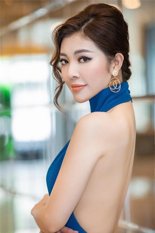 Hoa hậu Thiên Hương khoe da trắng, lưng trần quyến rũ - Ảnh 2.