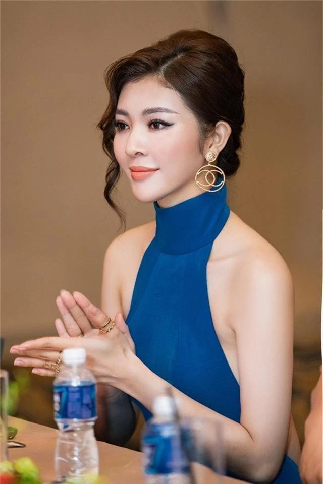 Hoa hậu Thiên Hương khoe da trắng, lưng trần quyến rũ - Ảnh 7.