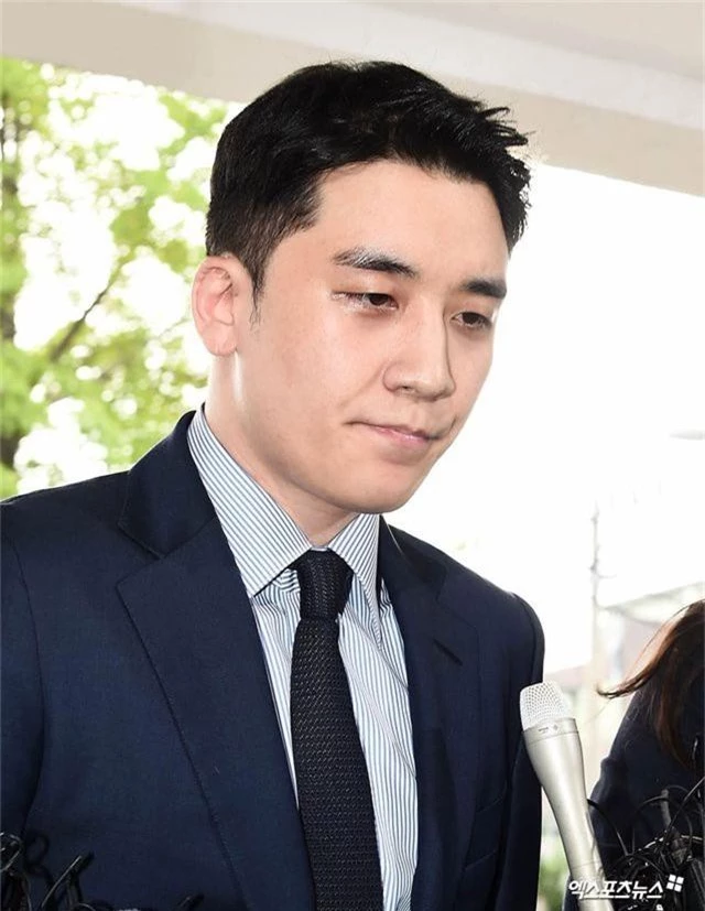 Seungri tới sở cảnh sát để điều tra hành vi đánh bạc trái phép - 3