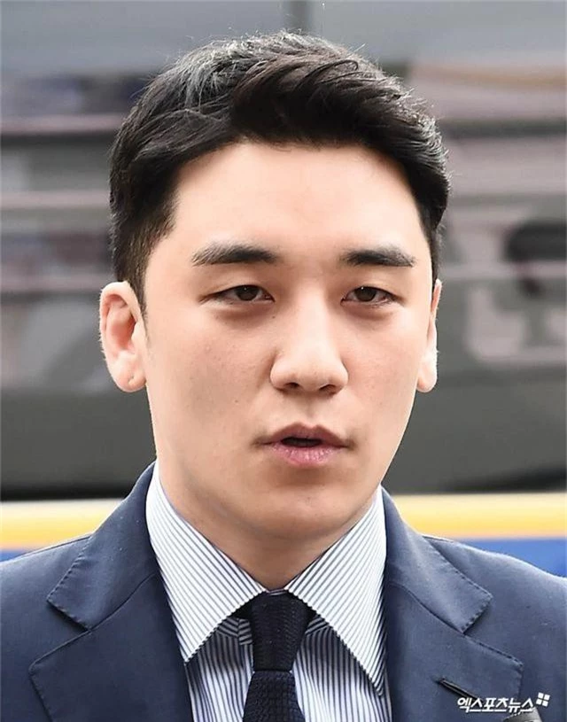 Seungri tới sở cảnh sát để điều tra hành vi đánh bạc trái phép - 6