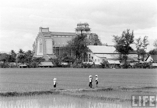 Ảnh độc nhà thờ Công giáo lớn nhất Việt Nam 50 năm trước